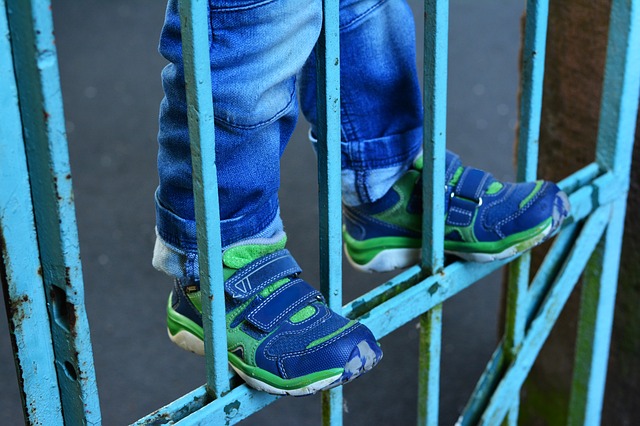 child 3426400 640